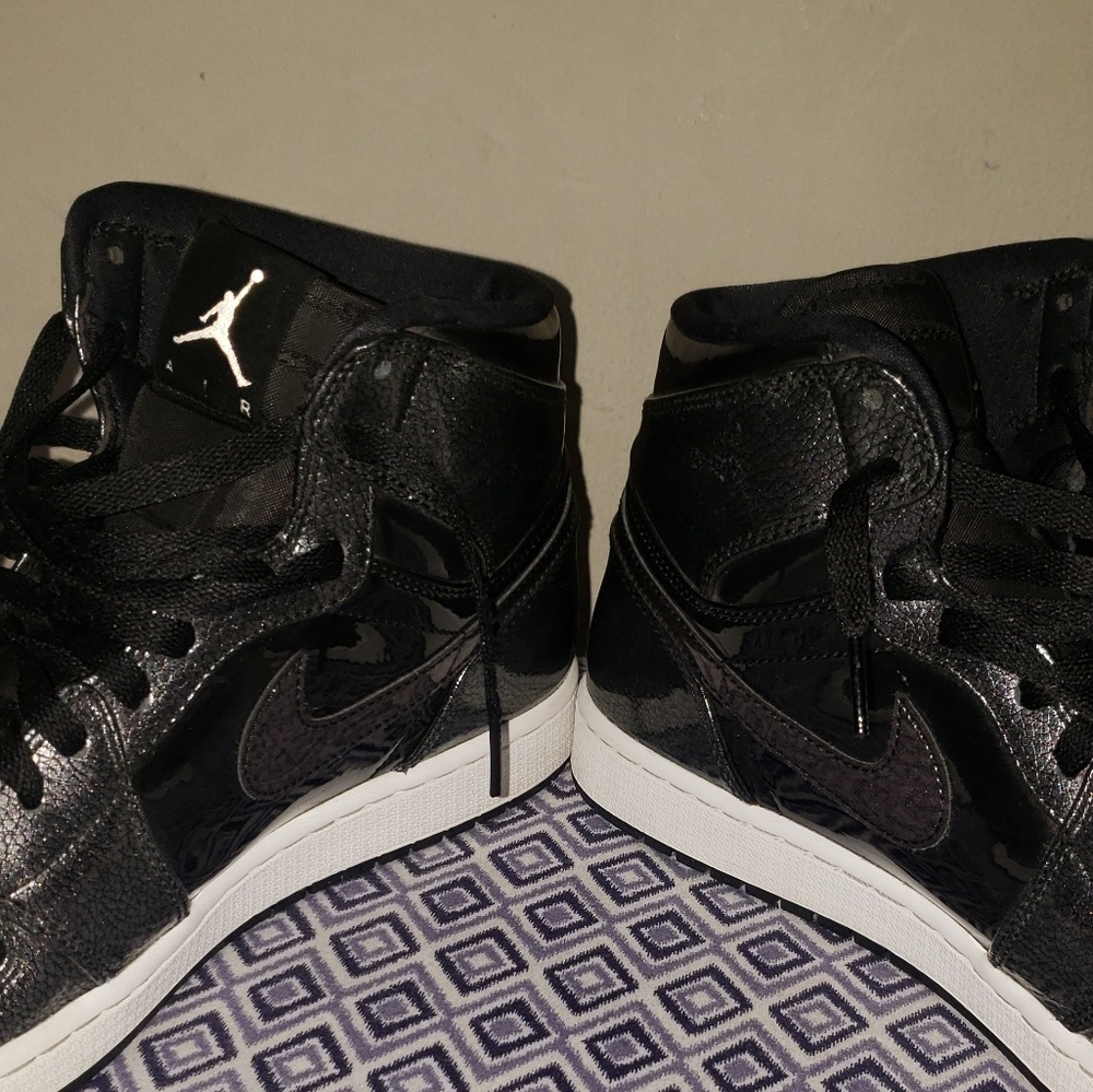Shoes - Picture 4 of 8